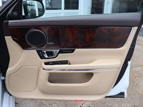Used 2017 Jaguar XJ R-Sport image 41