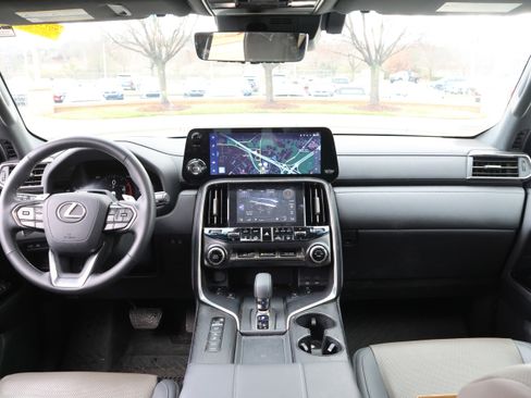 Used 2025 Lexus LX 700h Overtrail image 17