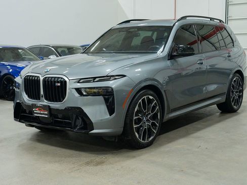 Used 2023 BMW X7 M60i image 3