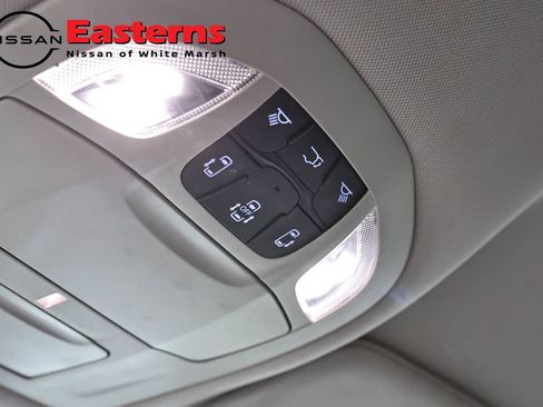 Used 2023 Chrysler Pacifica Touring-L FWD image 20
