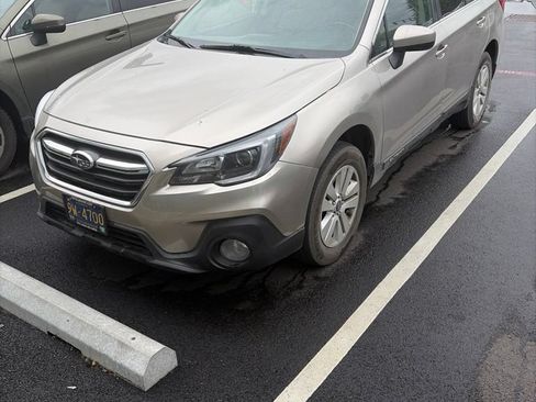 Used 2018 Subaru Outback 2.5i Premium w/ Popular Package #1 AWD/4WD image 1