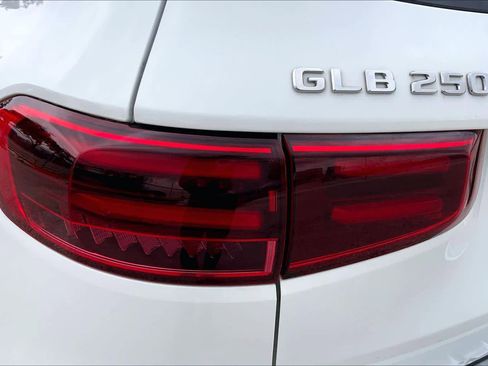 Used 2024 Mercedes-Benz GLB 250 image 28