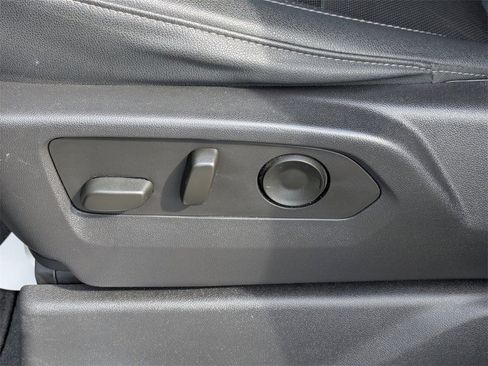 Used 2023 GMC Sierra 1500 SLT image 24