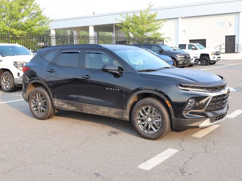 Used 2025 Chevrolet Blazer LT w/ Convenience Package FWD image 14