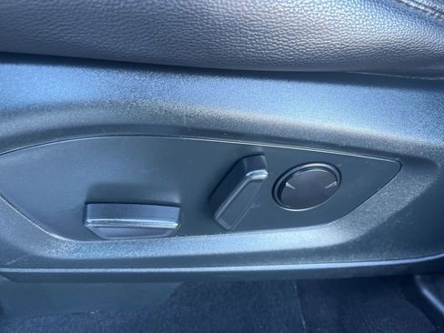 Used 2023 Ford Explorer Limited image 18