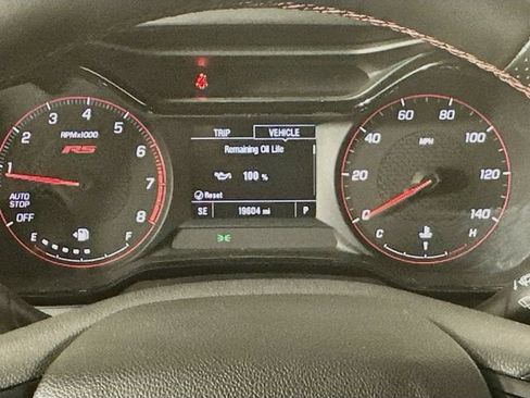 Used 2025 Chevrolet Trax RS w/ Sunroof Package FWD image 2