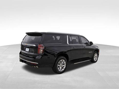 Used 2024 Chevrolet Suburban Premier RWD image 4