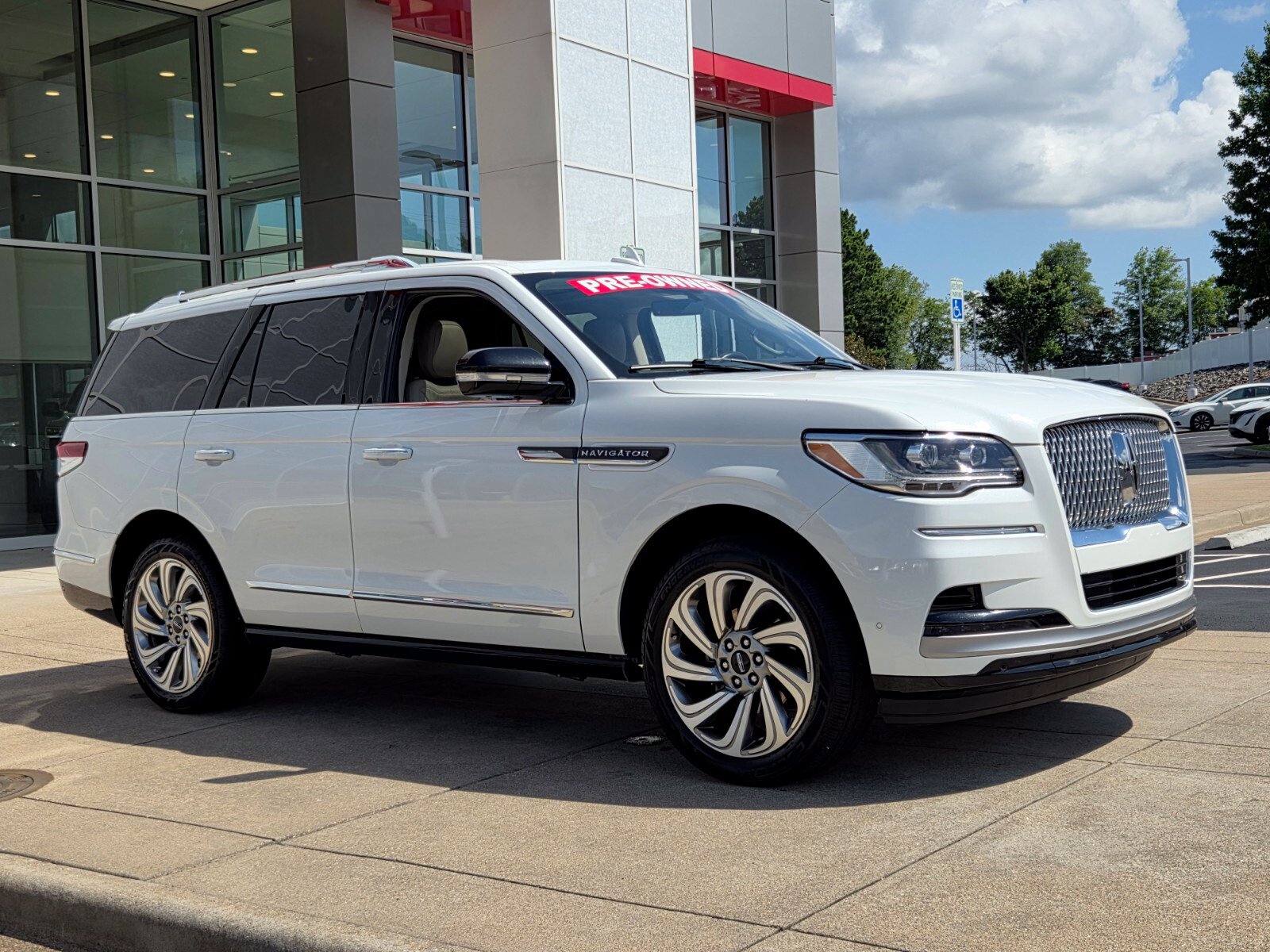 Used 2023 Lincoln Navigator Reserve AWD/4WD image 4