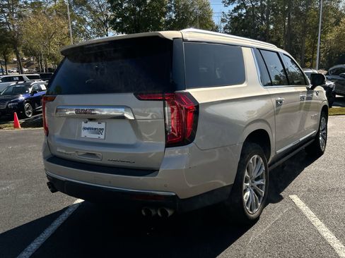 Used 2022 GMC Yukon XL Denali image 9