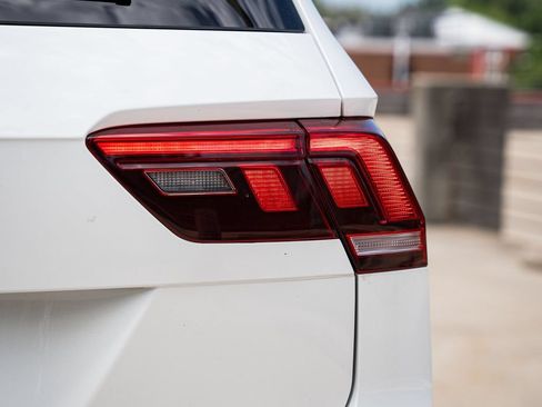 Certified 2023 Volkswagen Tiguan SE R-Line FWD image 5