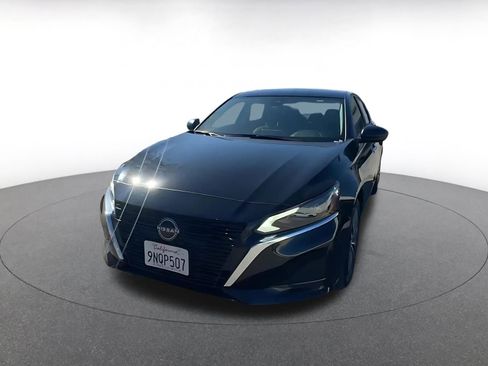 Used 2025 Nissan Altima 2.5 SV image 7