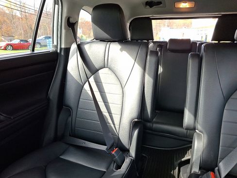 Used 2023 Toyota Highlander L image 18