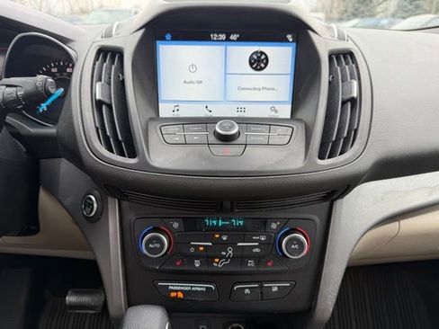 Used 2019 Ford Escape SE image 18