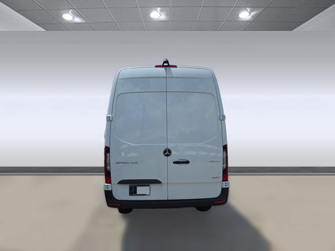 Used 2025 Mercedes-Benz Sprinter 2500 image 9