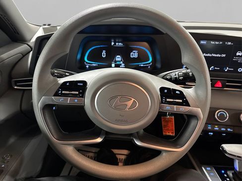New 2025 Hyundai Elantra SE FWD image 23