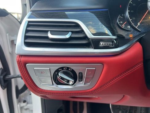 Used 2018 BMW 750i xDrive image 26