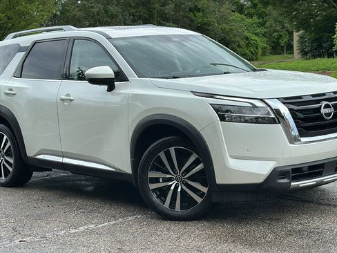 Certified 2023 Nissan Pathfinder Platinum image 1