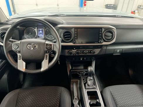 Used 2021 Toyota Tacoma SR5 w/ Trail Edition image 10
