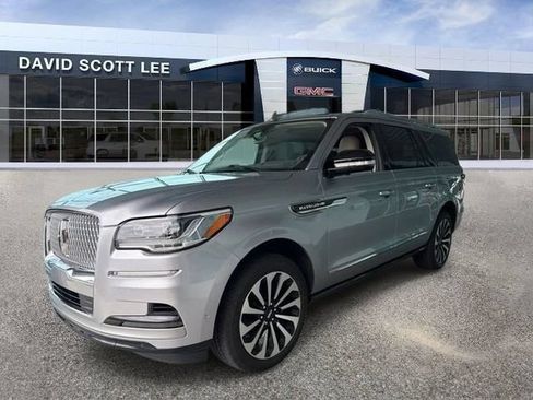 Used 2023 Lincoln Navigator L Reserve AWD/4WD image 3