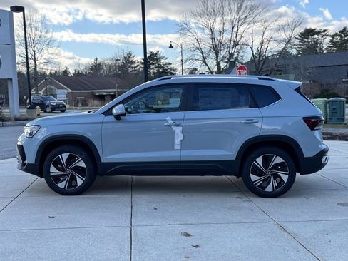 New 2026 Volkswagen Taos SE image 16