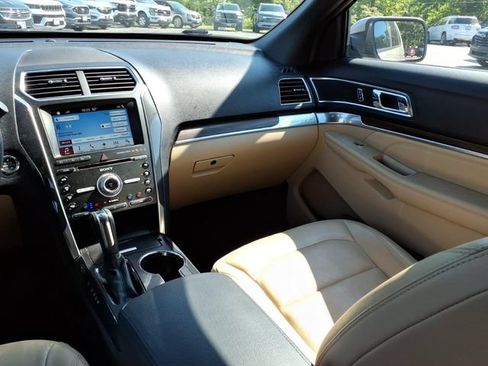 Used 2017 Ford Explorer Limited w/ Equipment Group 301A FWD image 25