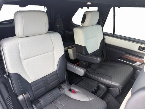 Used 2025 Toyota Sequoia Capstone image 18