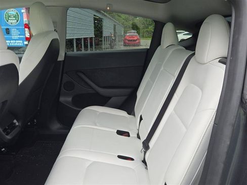 Used 2023 Tesla Model Y Long Range AWD/4WD image 9