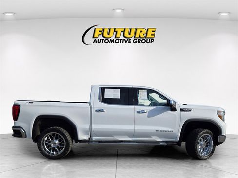 Used 2022 GMC Sierra 1500 SLT w/ SLT Premium Package image 3