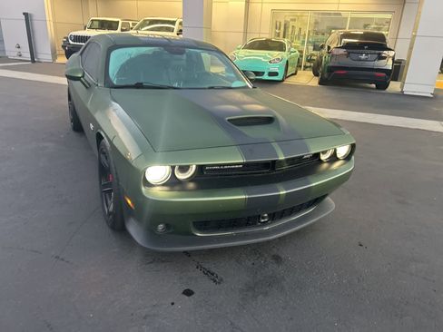 Used 2018 Dodge Challenger SRT w/ Technology Group image 14