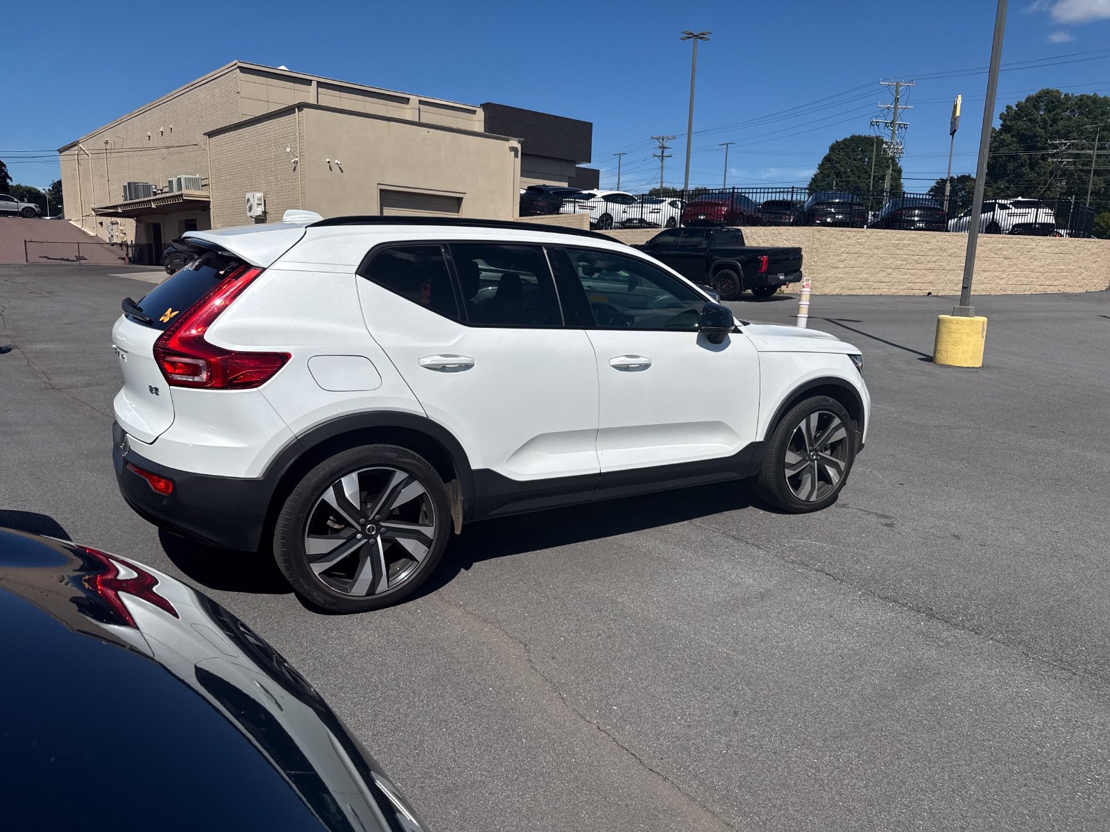 Used 2023 Volvo XC40 B5 Plus w/ Protection Package Premier AWD/4WD image 7