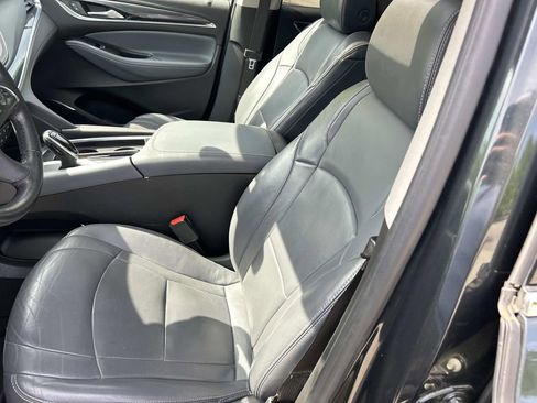 Used 2018 Buick Enclave Essence FWD image 17