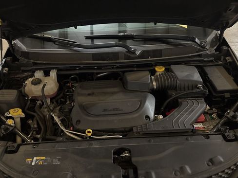 Used 2023 Chrysler Voyager LX image 15