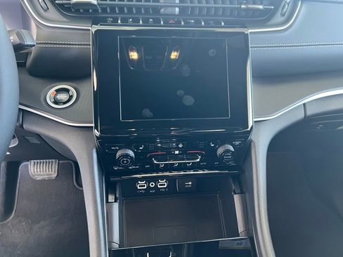 New 2025 Jeep Grand Cherokee L Laredo image 12