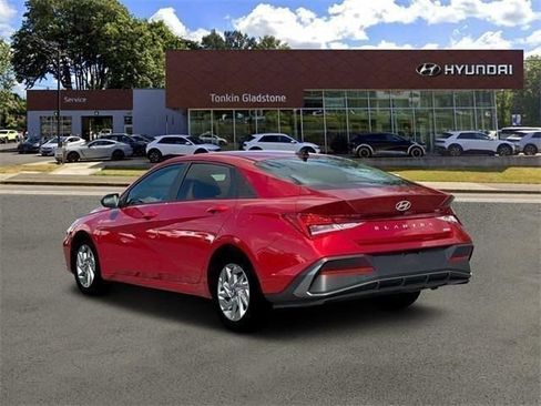 Used 2026 Hyundai Elantra Hybrid FWD image 5