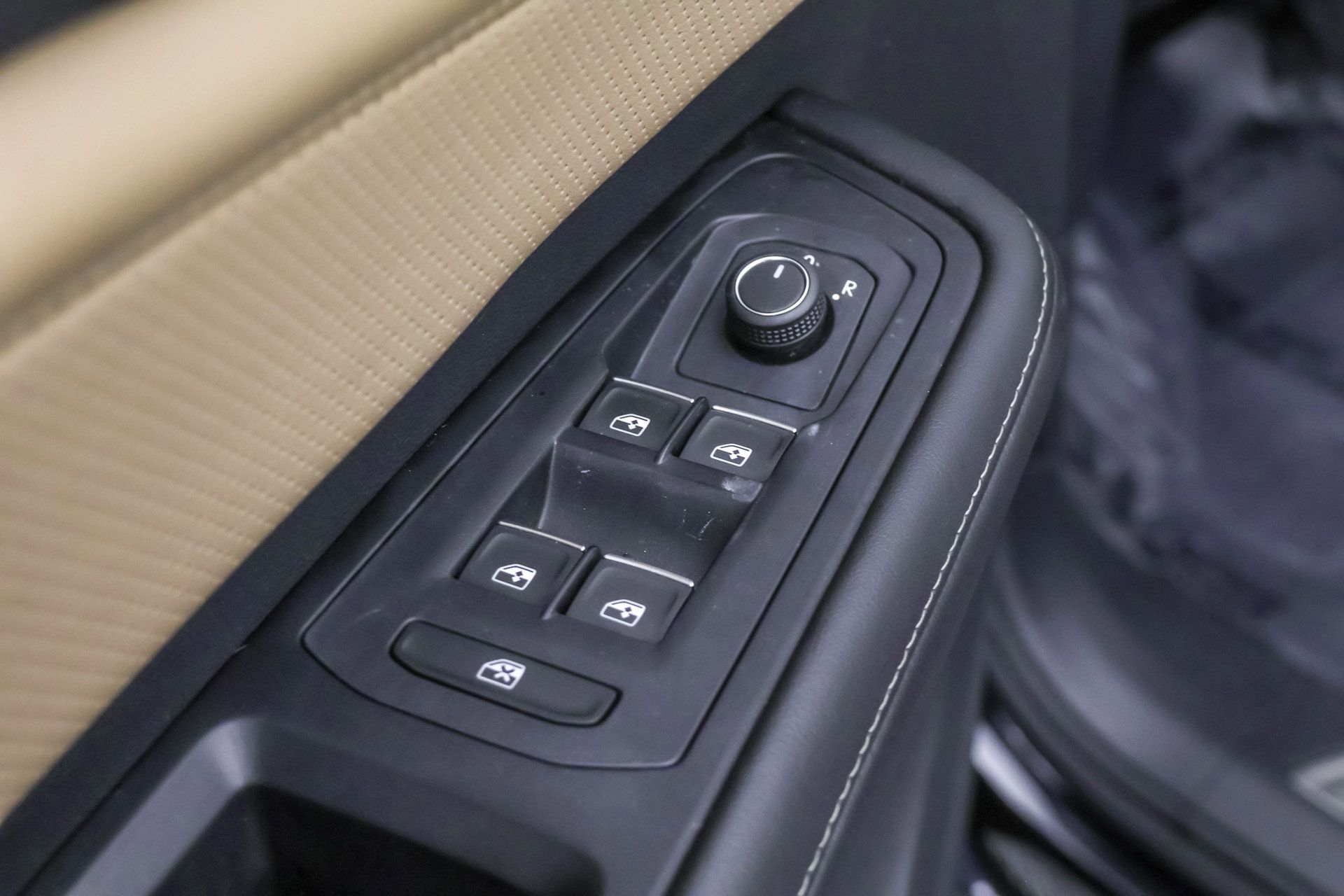 Used 2024 Volkswagen Atlas Cross Sport SE w/ Panoramic Sunroof Package AWD/4WD image 35