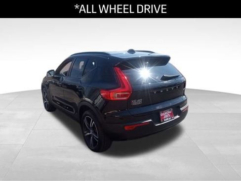 Used 2022 Volvo XC40 T5 R-Design image 10