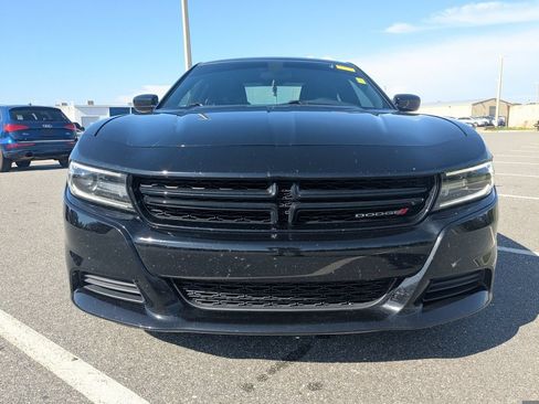 Used 2021 Dodge Charger SXT w/ Blacktop Package RWD image 9