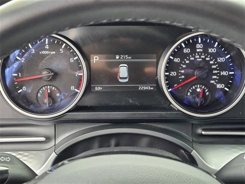 Used 2023 Kia Carnival LX image 18