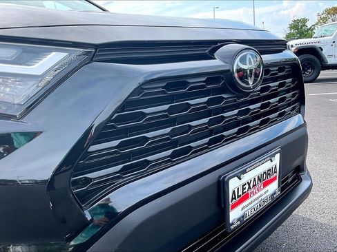 Used 2022 Toyota RAV4 XLE Premium FWD image 29