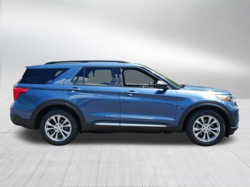 Used 2020 Ford Explorer XLT w/ Equipment Group 202A AWD/4WD image 8