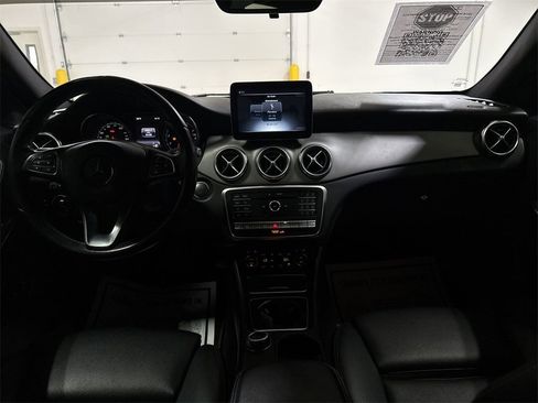 Used 2018 Mercedes-Benz GLA 250 4MATIC image 10