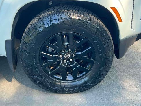 Used 2023 Nissan Frontier SV w/ Midnight Edition Package AWD/4WD image 5