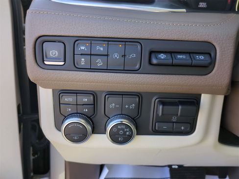 Used 2021 GMC Yukon Denali w/ Denali Ultimate Package image 18