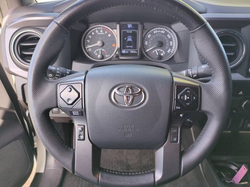 Used 2023 Toyota Tacoma TRD Off-Road image 9