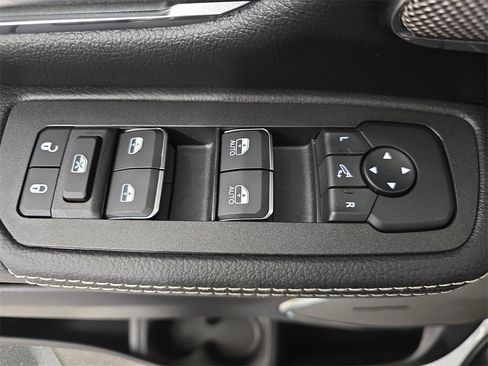 Used 2026 RAM 1500 Laramie w/ Night Edition image 30