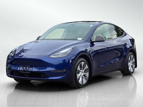 Used 2023 Tesla Model Y Long Range image 8