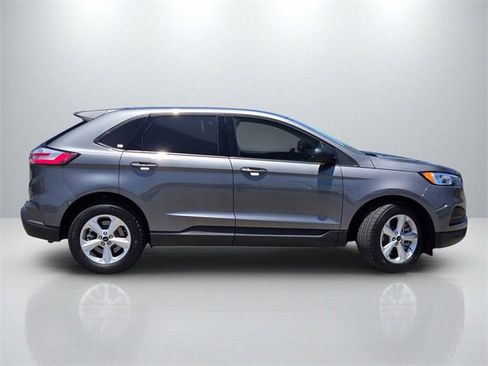 Used 2024 Ford Edge SE image 4