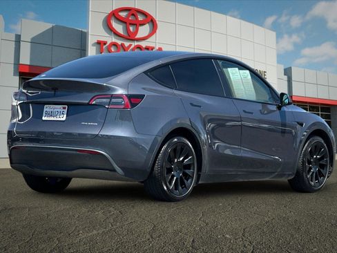 Used 2023 Tesla Model Y Long Range AWD/4WD image 3