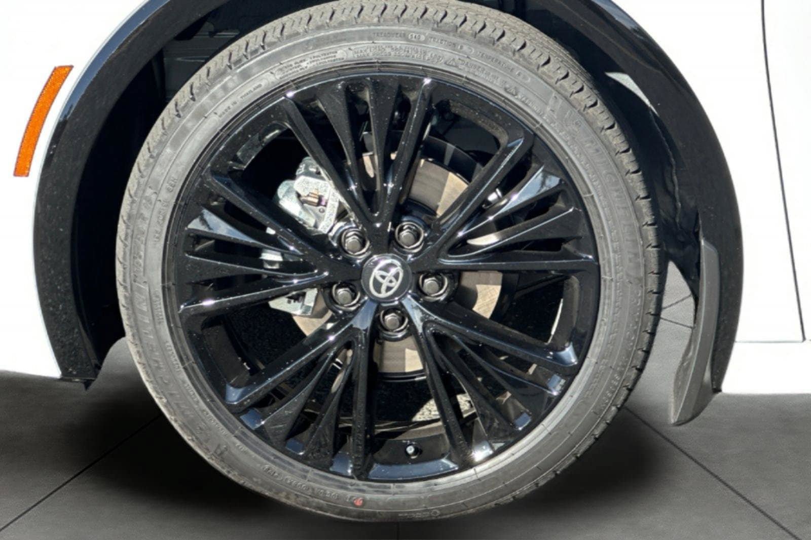 New 2027 Toyota Prius FWD image 32