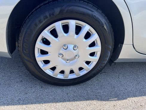 Used 2017 Toyota Camry LE image 10